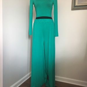 NWOT FREE PEOPLE GREEN ALIA SET SIZE XS.TP